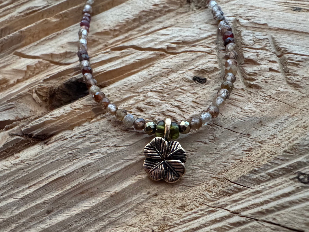 Collier trèfle à quatre feuille