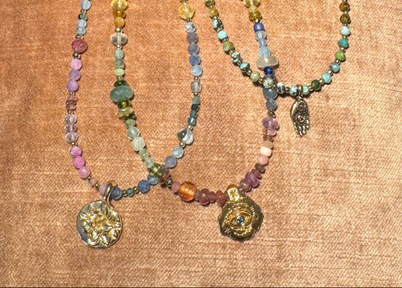 Trois colliers de Catherine Michiels