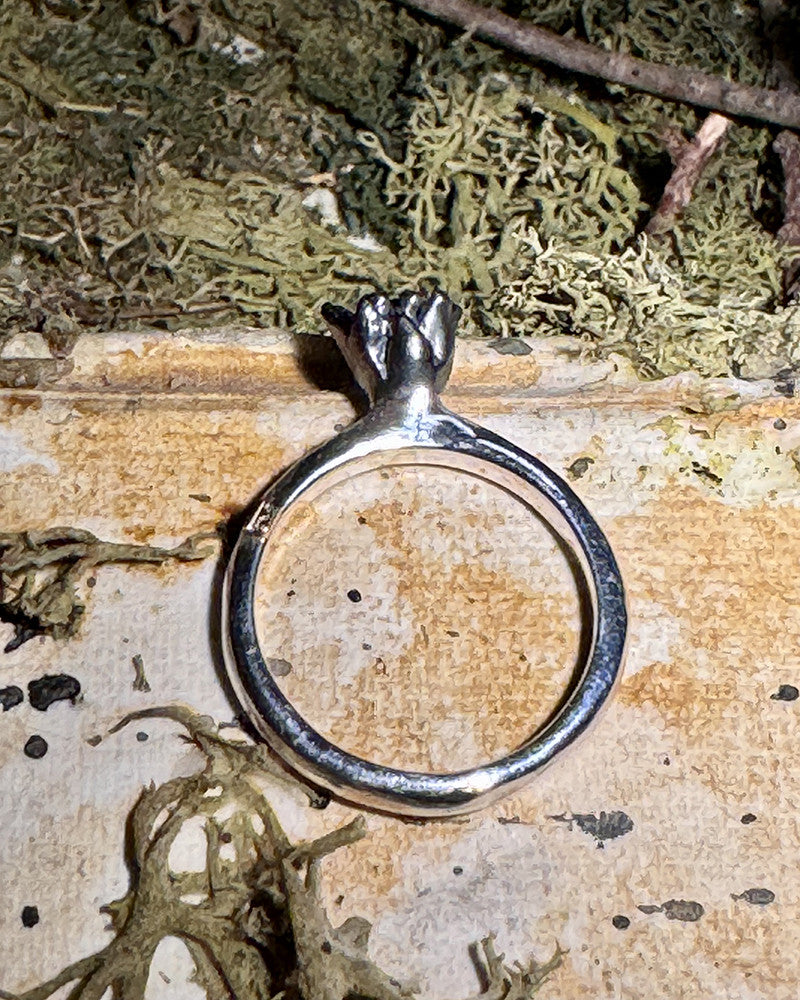 Red Pistils ring