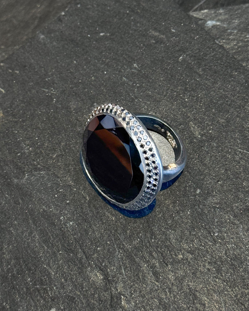 Bague Spinelle et diamants noirs