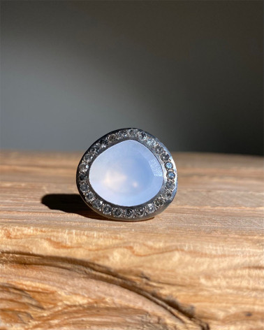 Matt cloudy quartz and diamond ring