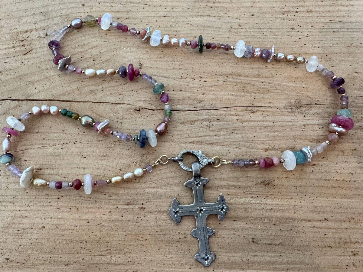 Multistone and pearl necklace