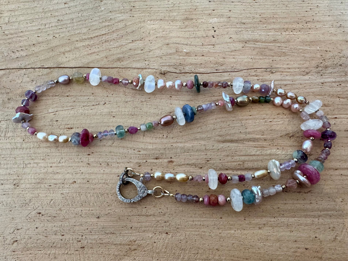 Multistone and pearl necklace
