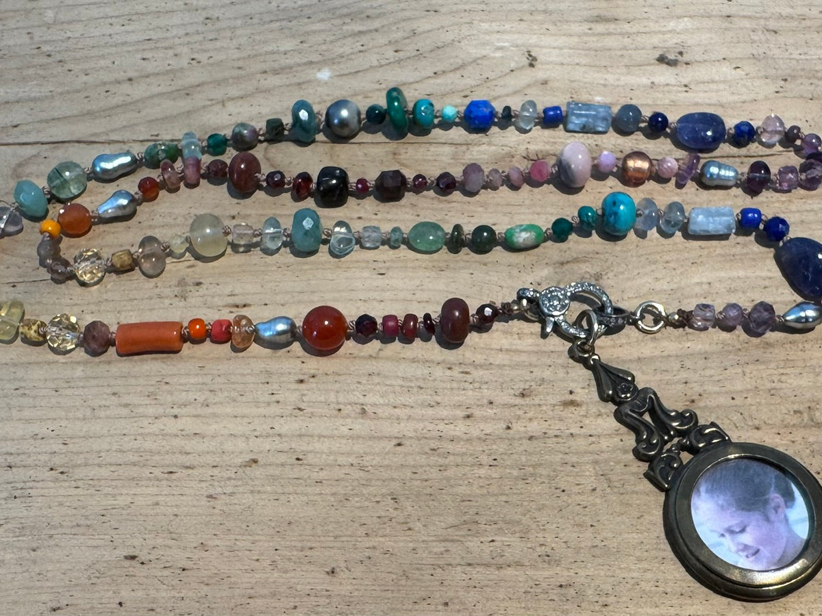 Collier Rainbow sur fils de soie
