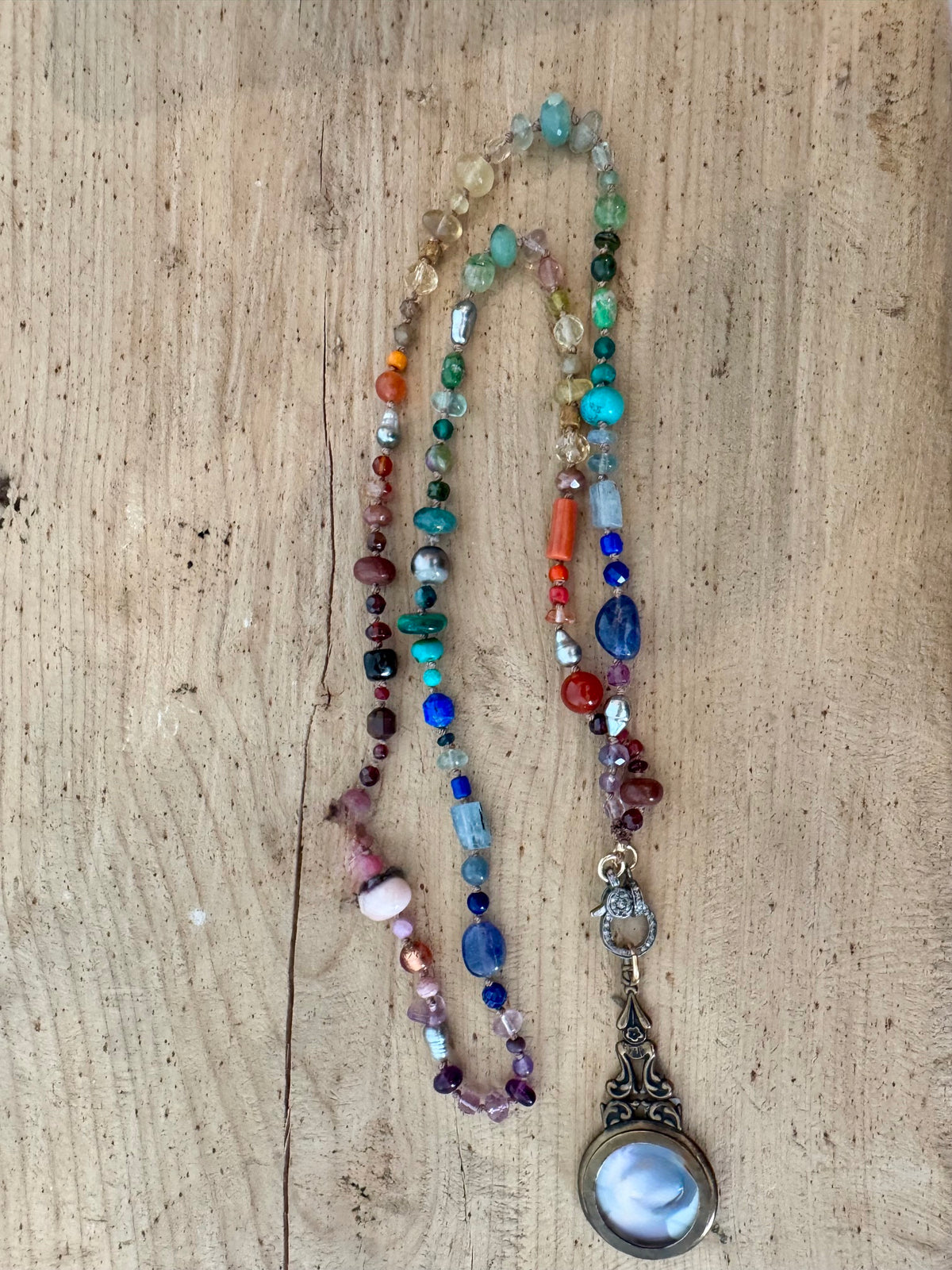 Collier Rainbow sur fils de soie