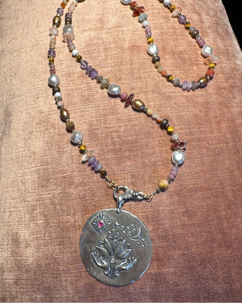 Multistone and pearl necklace