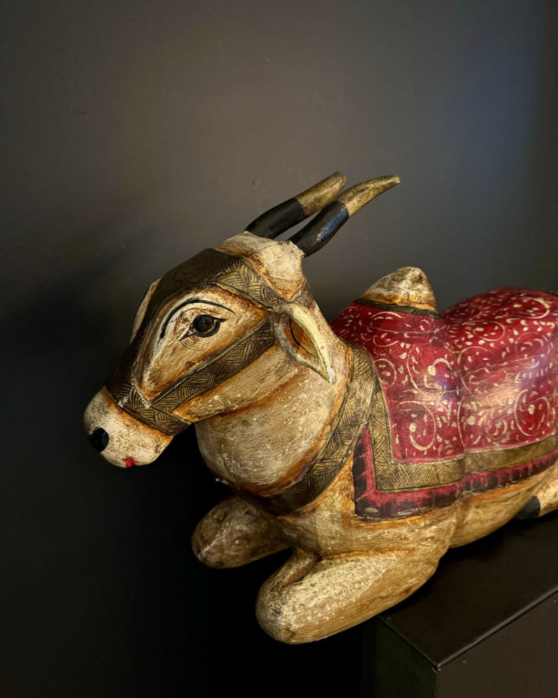 Statue of a lying white zebu