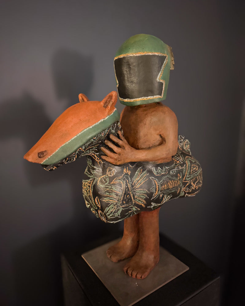 Le cavalier casqué, sculpture en grés oxydé