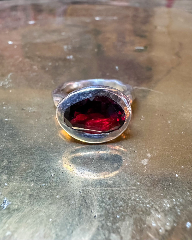 bague en argent avec grenat