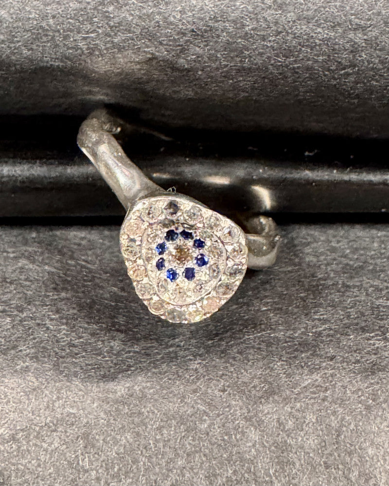 Diamond pavé, sapphire flower